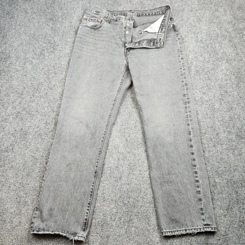 Levis Premium 501 Jeans Mens 32x32 Gray Button Fly Straight Leg Denim A1959-0003